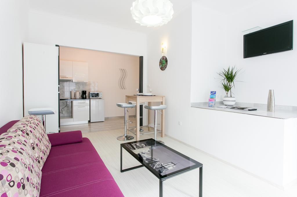 Apartment Purple Magic *